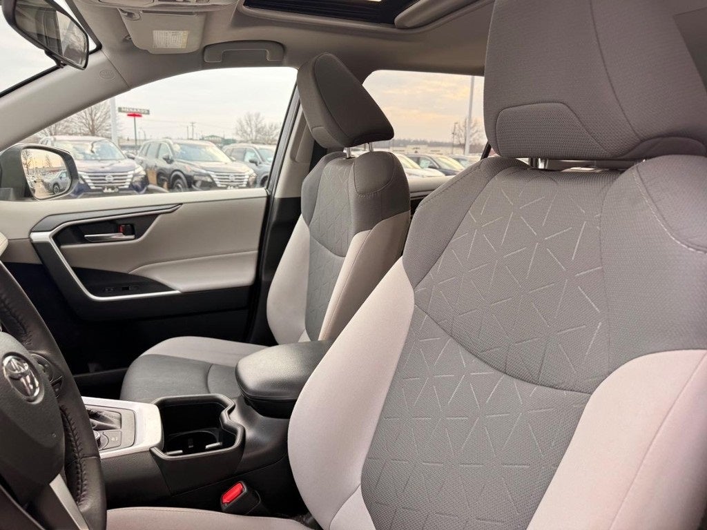 2022 Toyota RAV4 Hybrid XLE