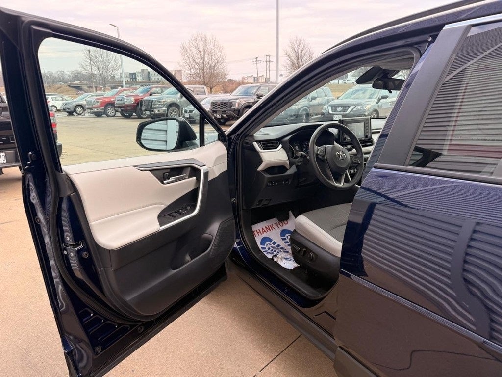 2022 Toyota RAV4 Hybrid XLE