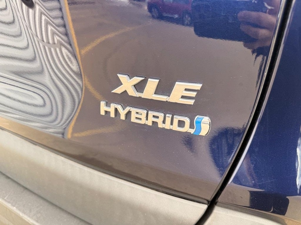 2022 Toyota RAV4 Hybrid XLE