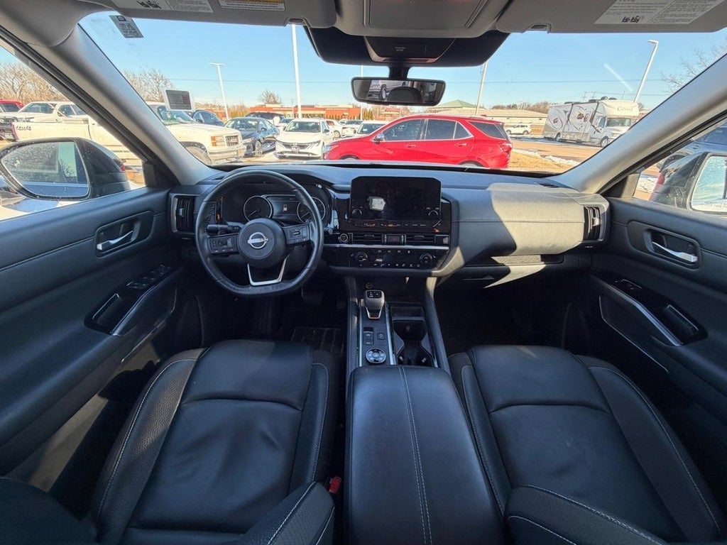 2023 Nissan Pathfinder SL