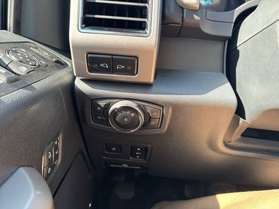 2022 Ford Super Duty F-350 DRW LARIAT 4WD Crew Cab 8' Box