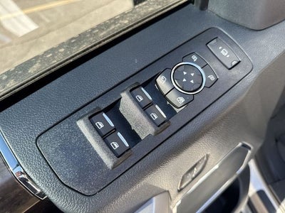 2022 Ford Super Duty F-350 DRW LARIAT 4WD Crew Cab 8' Box