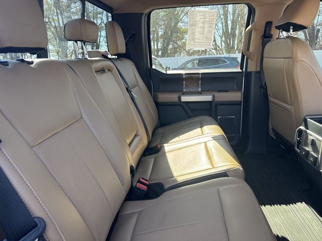 2022 Ford Super Duty F-350 DRW LARIAT 4WD Crew Cab 8' Box