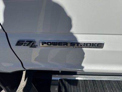 2022 Ford Super Duty F-350 DRW LARIAT 4WD Crew Cab 8' Box