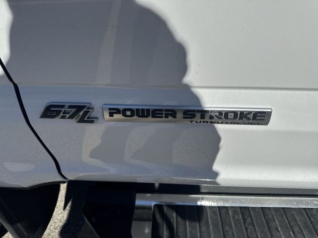 2022 Ford Super Duty F-350 DRW LARIAT 4WD Crew Cab 8' Box