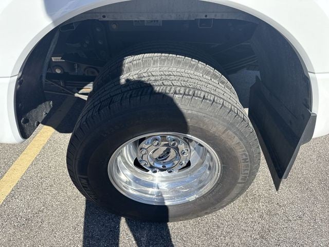 2022 Ford Super Duty F-350 DRW LARIAT 4WD Crew Cab 8' Box