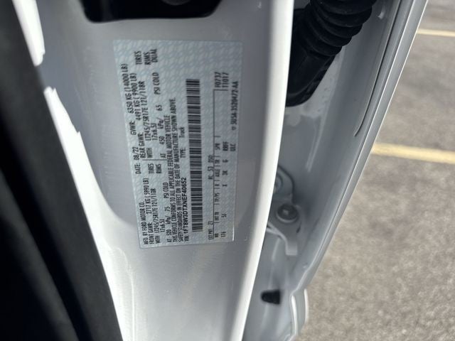 2022 Ford Super Duty F-350 DRW LARIAT 4WD Crew Cab 8' Box