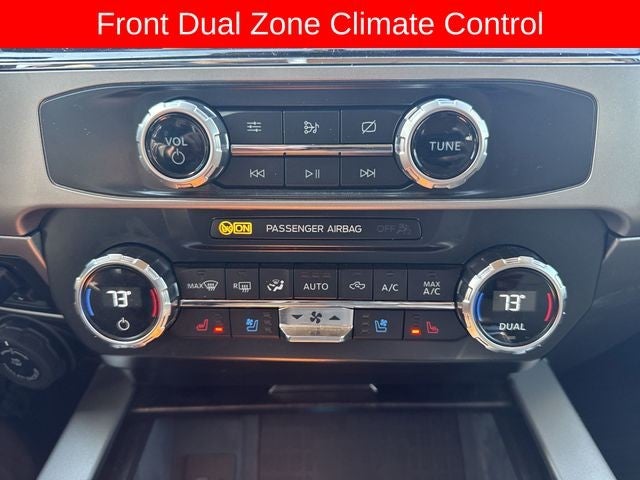 2022 Ford Super Duty F-350 DRW LARIAT 4WD Crew Cab 8' Box