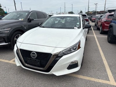 2022 Nissan Altima 2.5 SR Sedan
