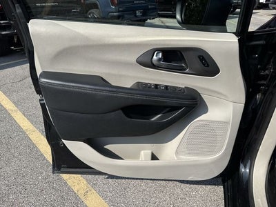 2023 Chrysler Pacifica Touring L FWD