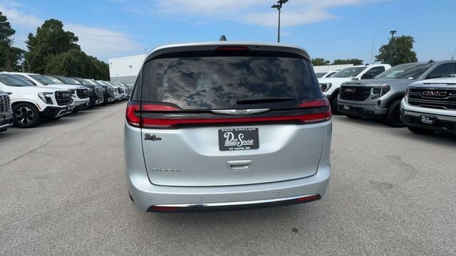 2023 Chrysler Pacifica Touring L FWD