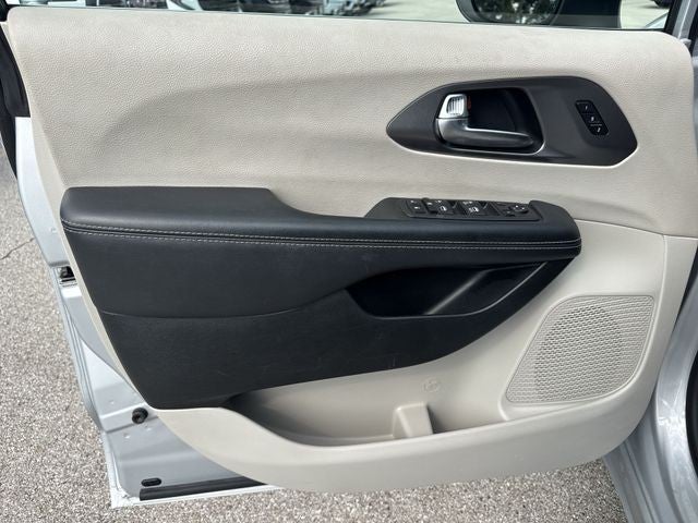 2023 Chrysler Pacifica Touring L FWD