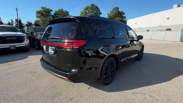 2025 Chrysler Pacifica Limited FWD