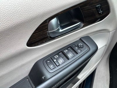 2023 Chrysler Pacifica Hybrid Limited FWD