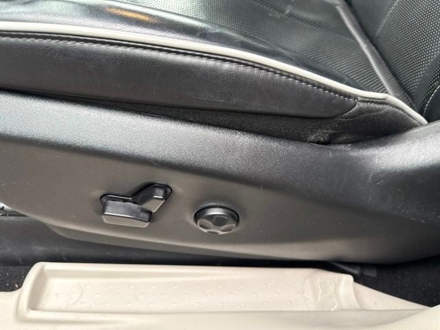 2023 Chrysler Pacifica Hybrid Limited FWD