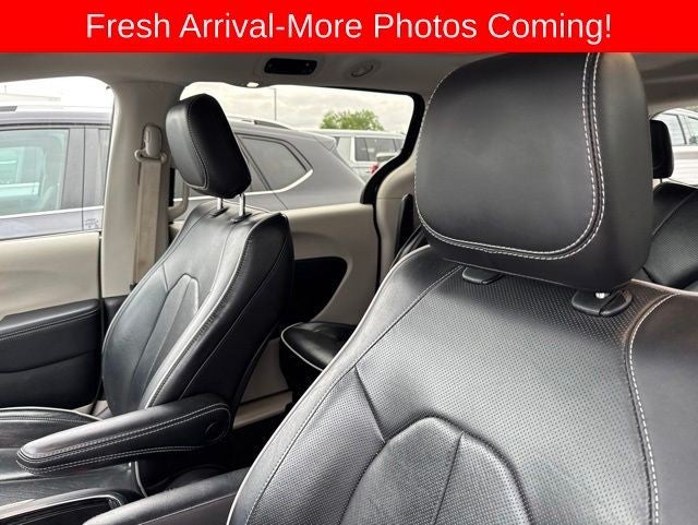 2023 Chrysler Pacifica Hybrid Limited FWD