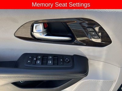 2023 Chrysler Pacifica Hybrid Limited FWD
