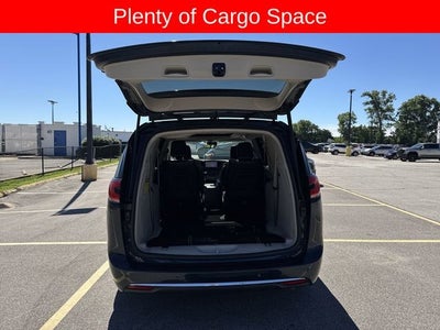 2023 Chrysler Pacifica Hybrid Limited FWD