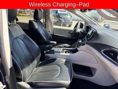 2023 Chrysler Pacifica Hybrid Limited FWD