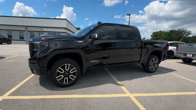 2024 GMC Sierra 1500 4WD Crew Cab 147" AT4