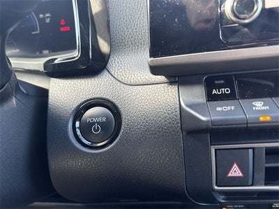 2025 Toyota Camry SE (Natl)