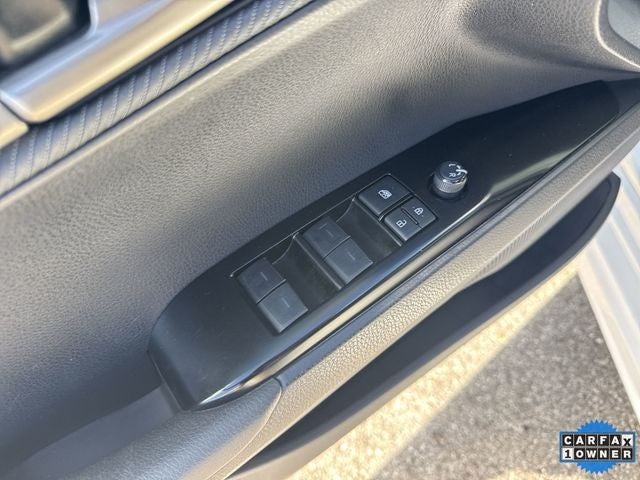 2025 Toyota Camry SE (Natl)