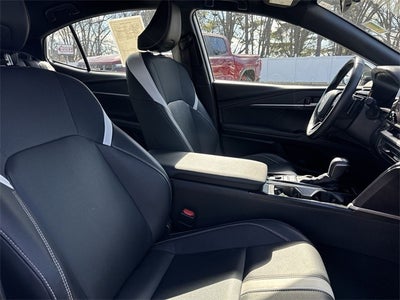 2025 Toyota Camry SE (Natl)