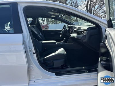 2025 Toyota Camry SE (Natl)