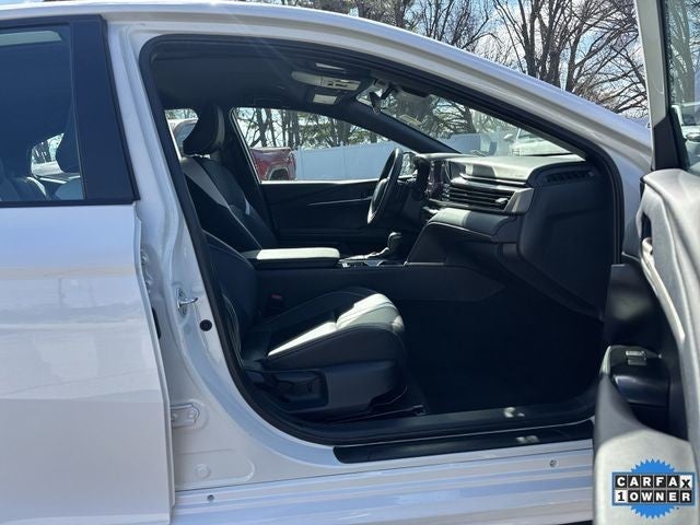 2025 Toyota Camry SE (Natl)