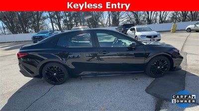 2025 Toyota Camry SE (Natl)