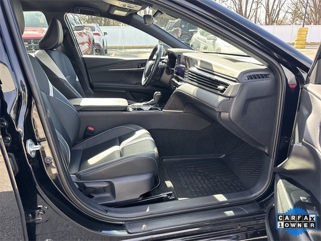 2025 Toyota Camry SE (Natl)