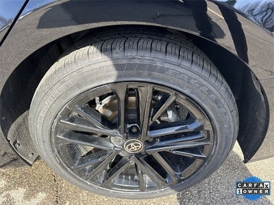 2025 Toyota Camry SE (Natl)