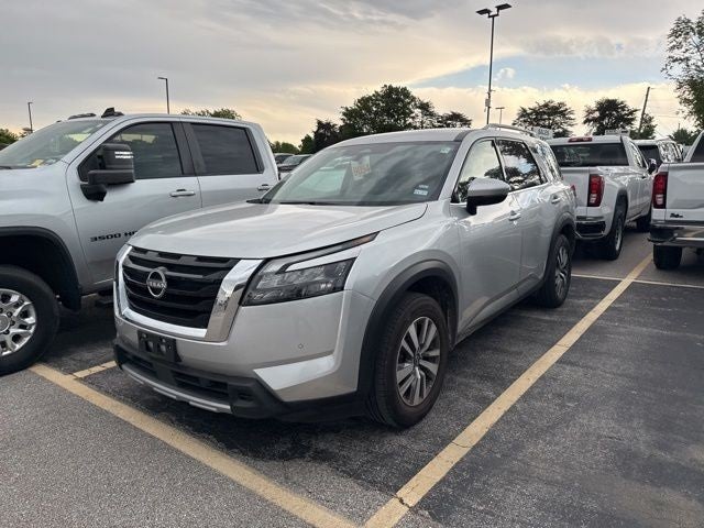 2025 Nissan Pathfinder SL 2WD