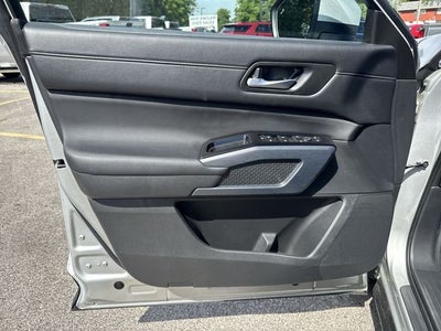 2025 Nissan Pathfinder SL 2WD