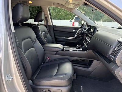 2025 Nissan Pathfinder SL 2WD
