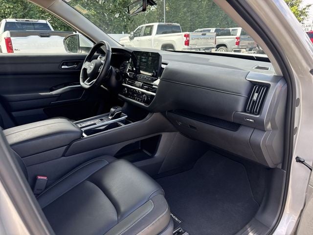 2025 Nissan Pathfinder SL 2WD