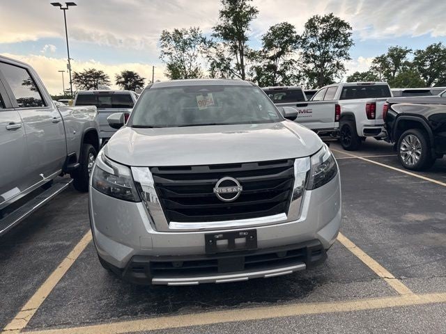 2025 Nissan Pathfinder SL 2WD