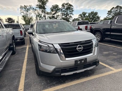 2025 Nissan Pathfinder SL 2WD