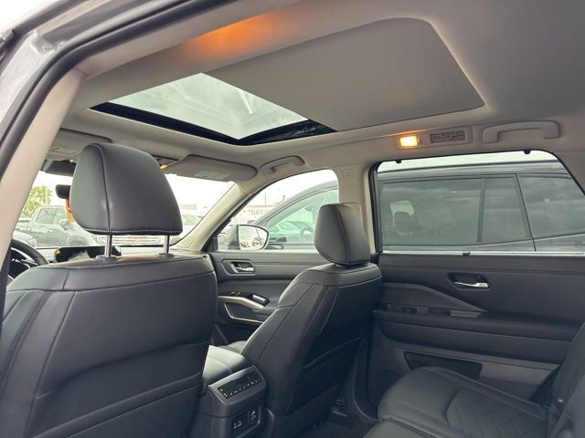 2025 Nissan Pathfinder Platinum 4WD