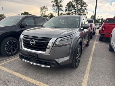 2025 Nissan Pathfinder Platinum 4WD