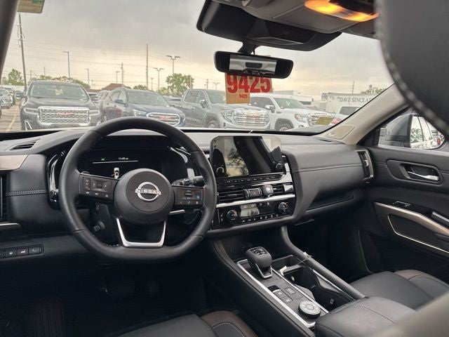 2025 Nissan Pathfinder Platinum 4WD