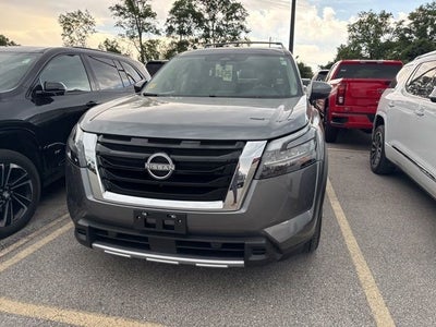 2025 Nissan Pathfinder Platinum 4WD