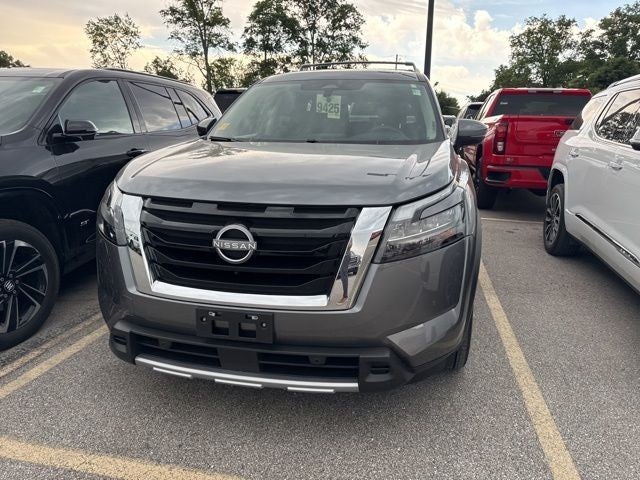 2025 Nissan Pathfinder Platinum 4WD