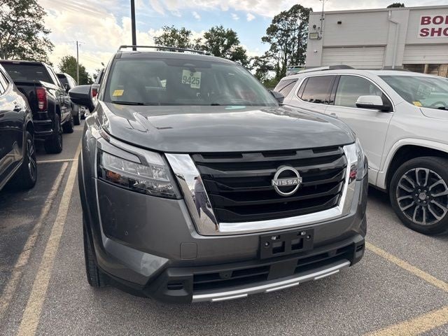 2025 Nissan Pathfinder Platinum 4WD