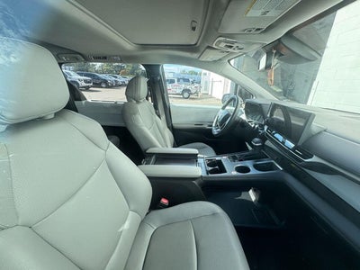 2025 Toyota Sienna XLE 8-Passenger