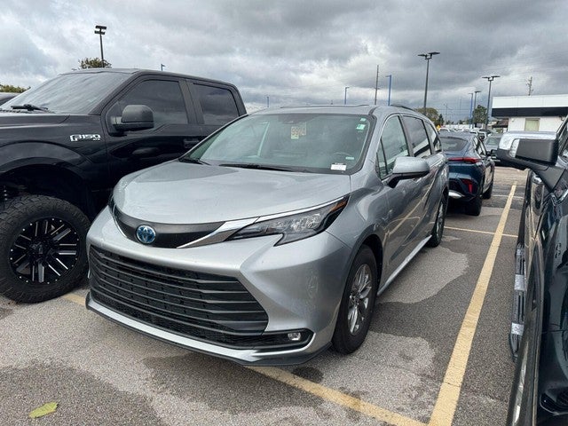2025 Toyota Sienna XLE