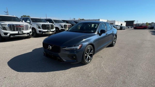 2024 Volvo S60 B5 FWD Core Dark Theme