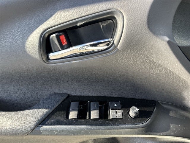 2022 Toyota Prius L Eco (Natl)