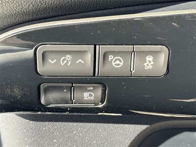 2022 Toyota Prius L Eco (Natl)