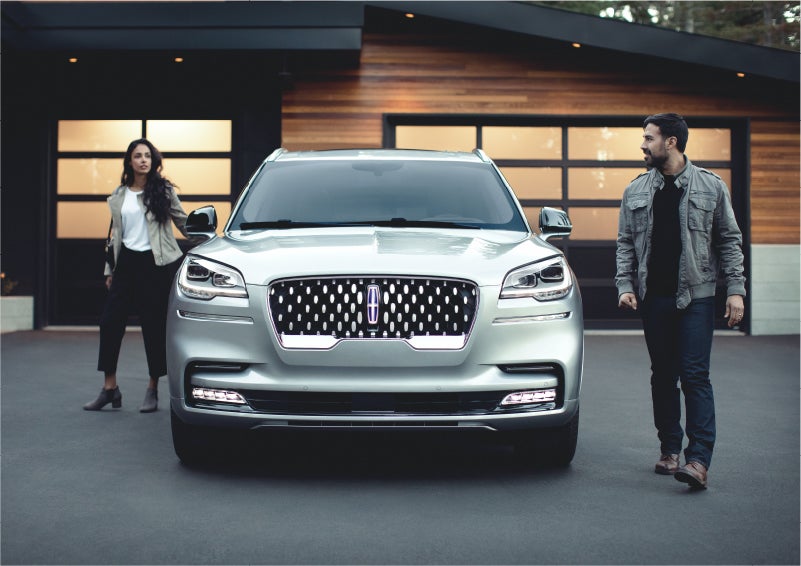 The sparkling grille of the 2023 Lincoln Aviator® Grand Touring model | Dave Sinclair Lincoln in Ballwin MO